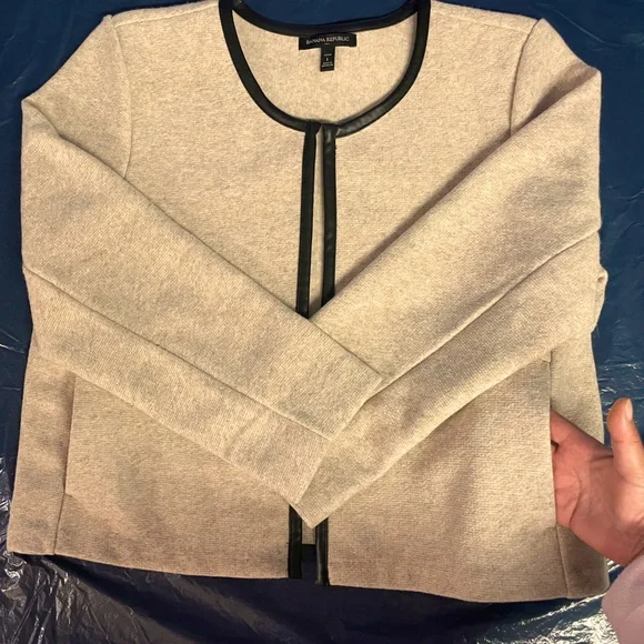 Banana Republic Cream Jacket with Black Accent - Picture 4 of 10